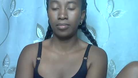 Snapshot of minouch211907 chatting on 18, 4, 2026 minouch211907 online show from 18, 4, 2026