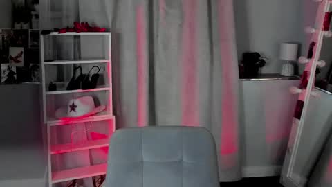 Snapshot of mipsymipson chatting on 26, 4, 2026 NEXT STREAM NOVEMBER 27282930 online show from 26, 4, 2026