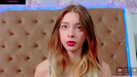 mira_lynxx online show from 22, 10, 2025