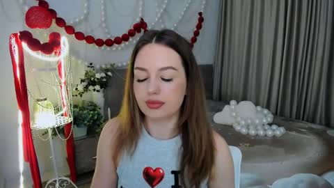Snapshot of miraclecurly chatting on 5, 5, 2026 Emma online show from 5, 5, 2026