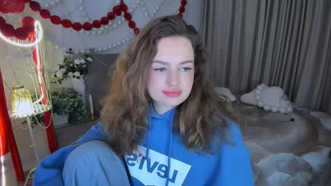 Snapshot of miraclecurly chatting on 9, 5, 2026 Emma online show from 9, 5, 2026