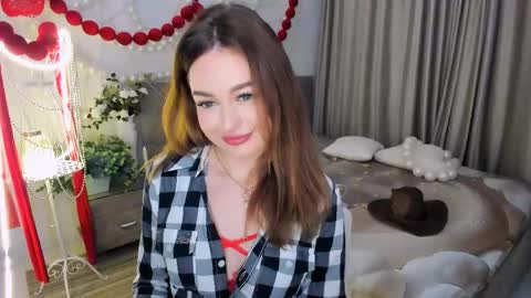 Snapshot of miraclecurly chatting on 12, 5, 2026 Emma online show from 12, 5, 2026