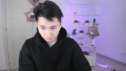Snapshot of miram_yoo chatting on 2, 12, 2024 online show from 2, 12, 2024