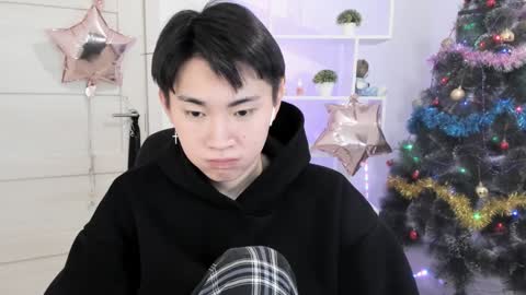Snapshot of miram_yoo chatting on 18, 12, 2024 online show from 18, 12, 2024
