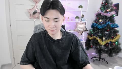 Snapshot of miram_yoo chatting on 25, 12, 2024 online show from 25, 12, 2024