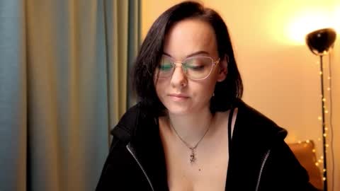 MiraSkyy online show from 5, 11, 2025