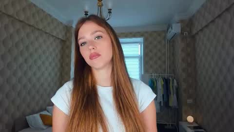 Snapshot of mirrorw_within chatting on 26, 9, 2025 Jennifer online show from 26, 9, 2025