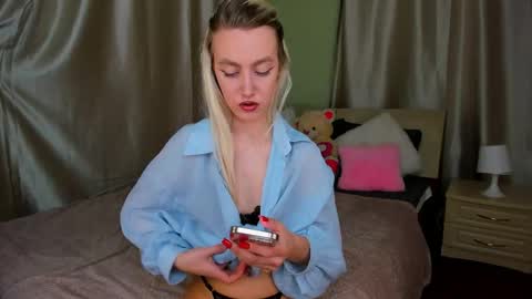 mishapallmer online show from 30, 4, 2026