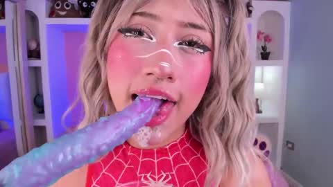 Megan online show from 25, 11, 2025