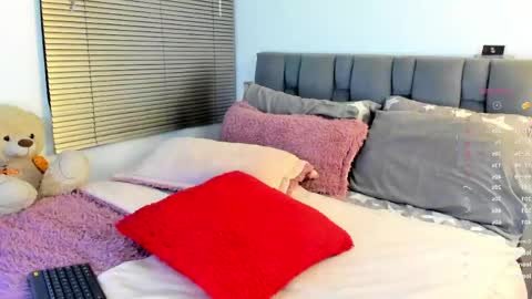 miss__jones_ online show from 13, 5, 2026