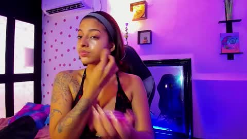 Snapshot of miss_akemi chatting on 19, 10, 2025 Akemi 3 online show from 19, 10, 2025