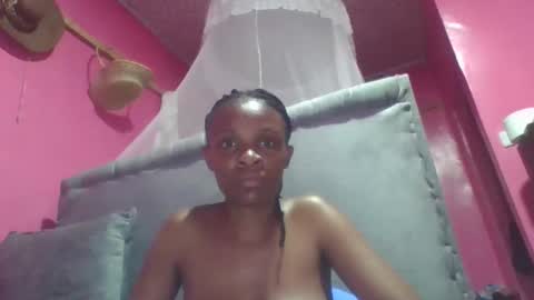 Snapshot of miss_belllo chatting on 28, 9, 2025 miss_belllo online show from 28, 9, 2025