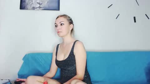 Snapshot of miss_blonde1 chatting on 28, 3, 2026 miss_blonde1 online show from 28, 3, 2026