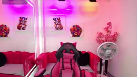 Snapshot of miss_dolly1 chatting on 24, 9, 2025 Melanie online show from 24, 9, 2025