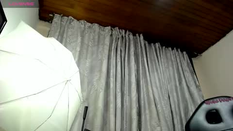 miss_foxxy_ online show from 17, 10, 2025