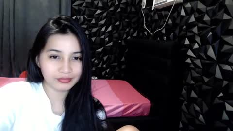 Snapshot of miss_innocent18 chatting on 5, 1, 2025 miss_innocent18 online show from 5, 1, 2025