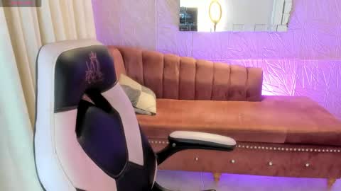 Isabella online show from 13, 5, 2026