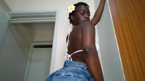 Snapshot of miss_jamilla255 chatting on 5, 11, 2025 SensuElle WHAT I DONT SHOW HERE... YOULL ONLY SEE IN PRIVATE online show from 5, 11, 2025