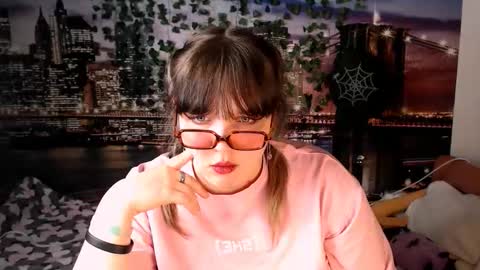Snapshot of miss_kapriz_love chatting on 17, 10, 2025 Eva online show from 17, 10, 2025