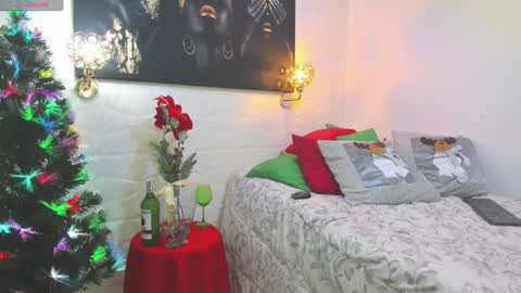 Snapshot of miss_lucero1 chatting on 18, 12, 2024 lucero online show from 18, 12, 2024