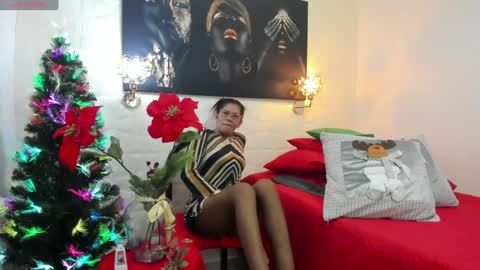 Snapshot of miss_lucero1 chatting on 18, 12, 2024 lucero online show from 18, 12, 2024