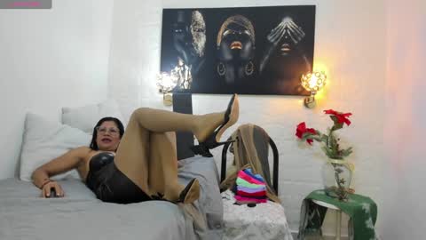 Snapshot of miss_lucero1 chatting on 12, 1, 2025 lucero online show from 12, 1, 2025