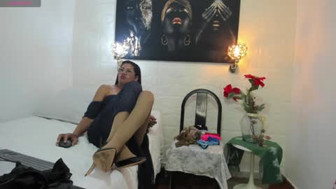 Snapshot of miss_lucero1 chatting on 12, 1, 2025 lucero online show from 12, 1, 2025