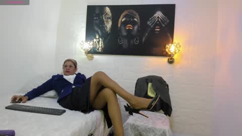 Snapshot of miss_lucero1 chatting on 23, 1, 2025 lucero online show from 23, 1, 2025