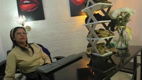 Snapshot of miss_lucero1 chatting on 4, 3, 2025 lucero online show from 4, 3, 2025