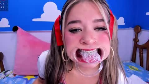 miss_lucyla online show from 23, 4, 2026
