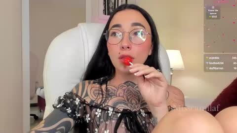 Snapshot of misscamilaf chatting on 5, 3, 2025 Camila Flores online show from 5, 3, 2025