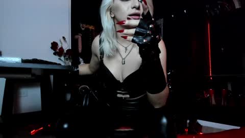 Missdarklady online show from 22, 1, 2025
