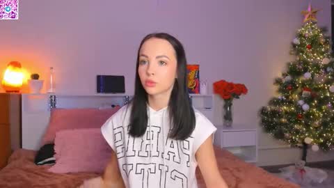 Hello dear my name Elisa online show from 17, 12, 2025