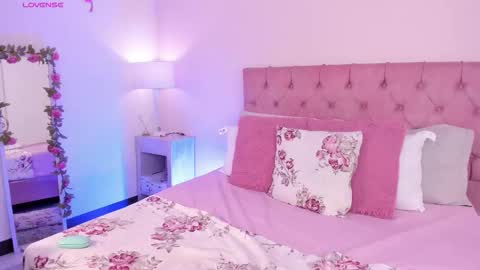 Snapshot of misshiller_gh chatting on 5, 11, 2025 Melany Hiller online show from 5, 11, 2025