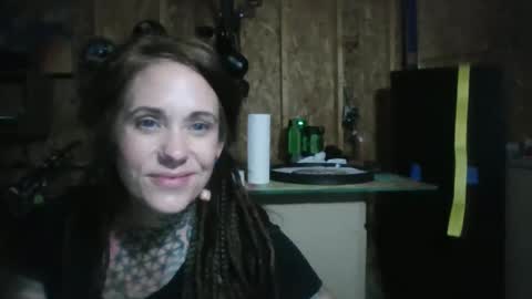 misshoneybadger333 online show from 25, 9, 2025