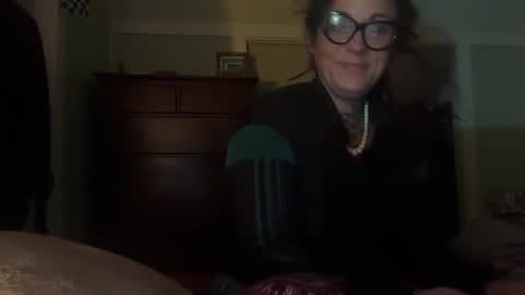 misshoneybadger333 online show from 8, 11, 2025