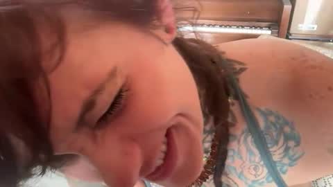 misshoneybadger333 online show from 30, 5, 2026