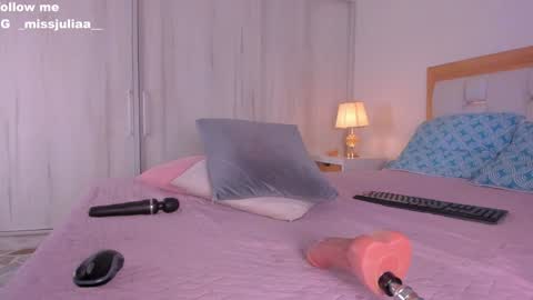 Snapshot of missjuliaa_ chatting on 12, 12, 2024 A N N Y online show from 12, 12, 2024