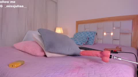 Snapshot of missjuliaa_ chatting on 12, 12, 2024 A N N Y online show from 12, 12, 2024