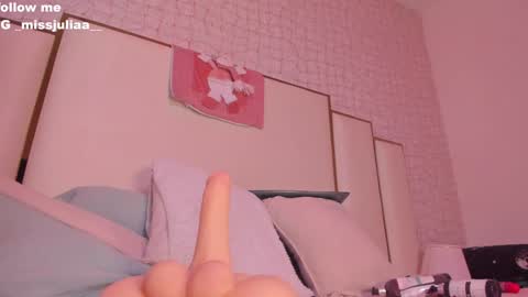 Snapshot of missjuliaa_ chatting on 12, 12, 2024 A N N Y online show from 12, 12, 2024