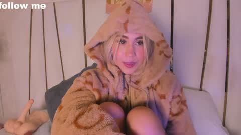 Snapshot of missjuliaa_ chatting on 19, 12, 2024 A N N Y online show from 19, 12, 2024