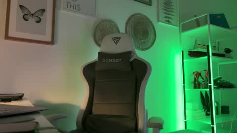 misslalii online show from 3, 3, 2026