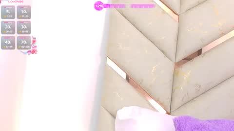 lyly  independient model online show from 9, 10, 2025