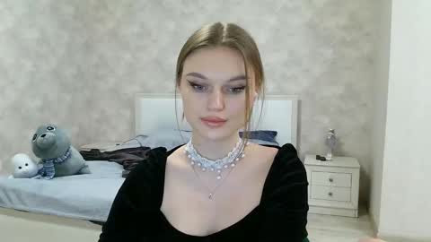 Snapshot of missmariat chatting on 4, 2, 2025 OneGoddess online show from 4, 2, 2025