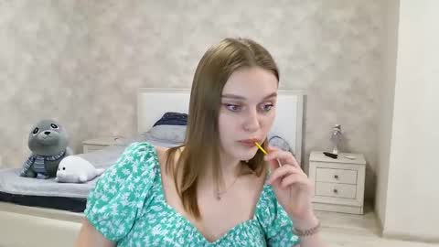 Snapshot of missmariat chatting on 7, 2, 2025 OneGoddess online show from 7, 2, 2025