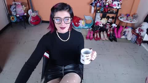 Snapshot of missmia2 chatting on 5, 1, 2025 Miss Mia online show from 5, 1, 2025