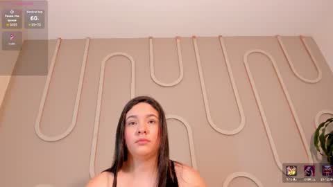 Snapshot of missmiaa_ chatting on 17, 6, 2026 Mia online show from 17, 6, 2026