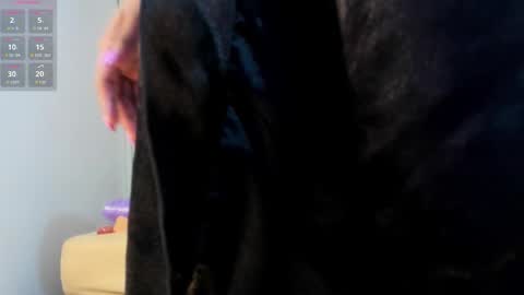 Snapshot of missnaiya chatting on 10, 10, 2025 missnaiya online show from 10, 10, 2025