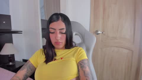 Snapshot of missnickeloo chatting on 10, 1, 2025 insta miss nickeloo online show from 10, 1, 2025