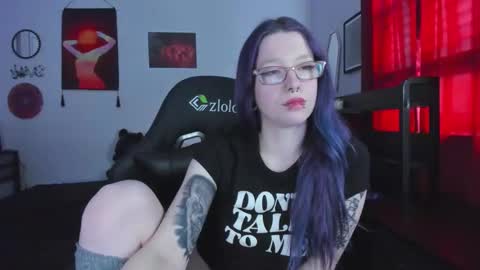 Snapshot of missnikkivill chatting on 18, 2, 2026 Mistress Nikki Vill online show from 18, 2, 2026